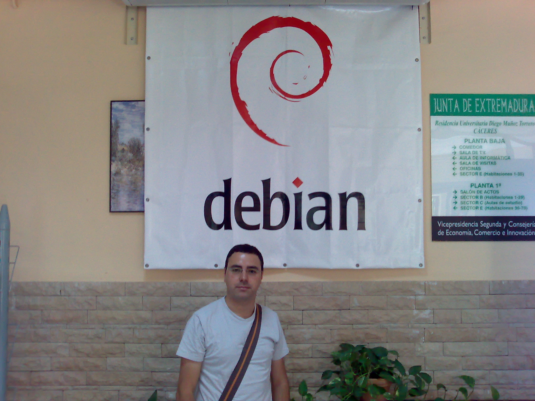 Con cara de susto y a punto de exponer en la Debconf9